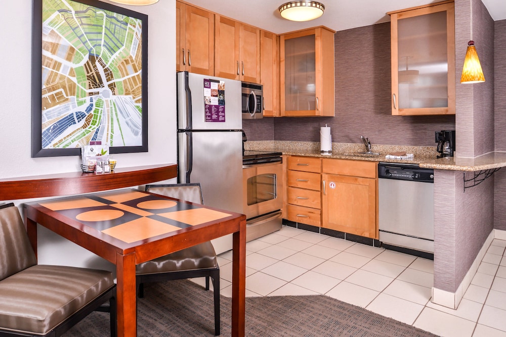 Suite, 1 Bedroom - Photo 6