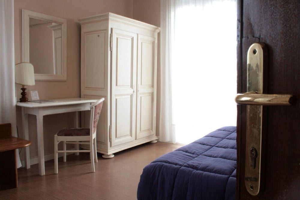 Double Room - Photo 5
