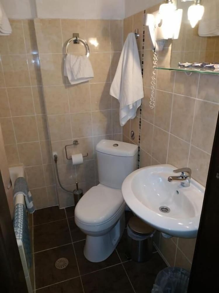 Double Room (2 Adults + 1 Child) photo 3
