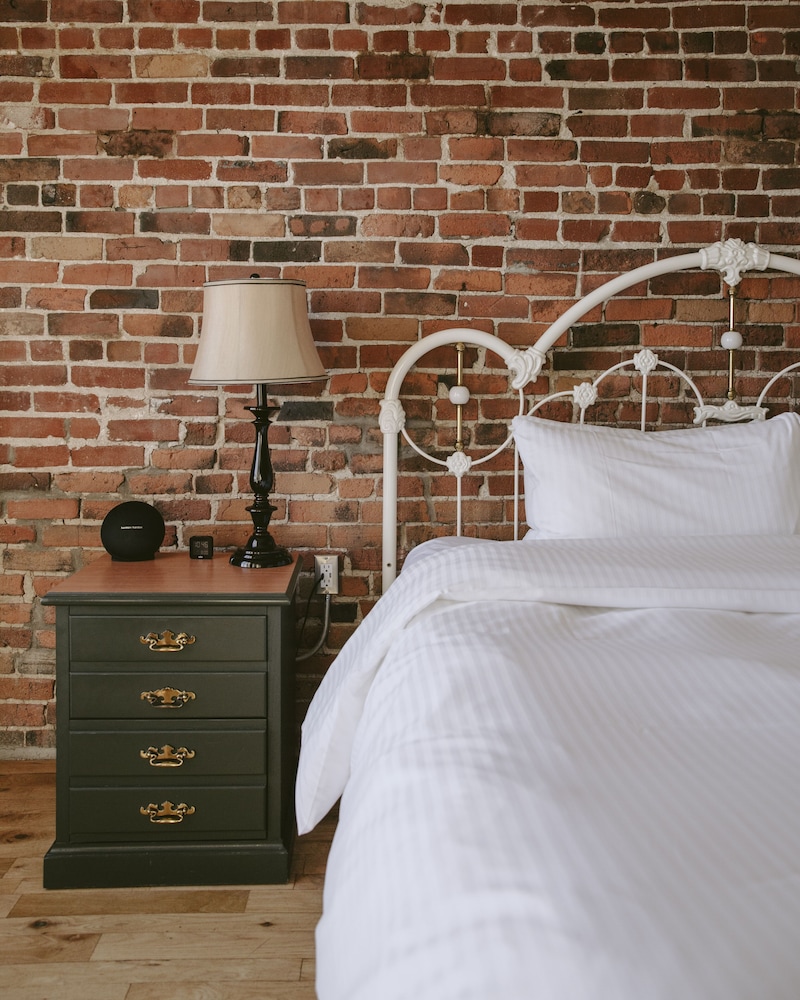 Signature Room, 1 King Bed (River Front) photo 3