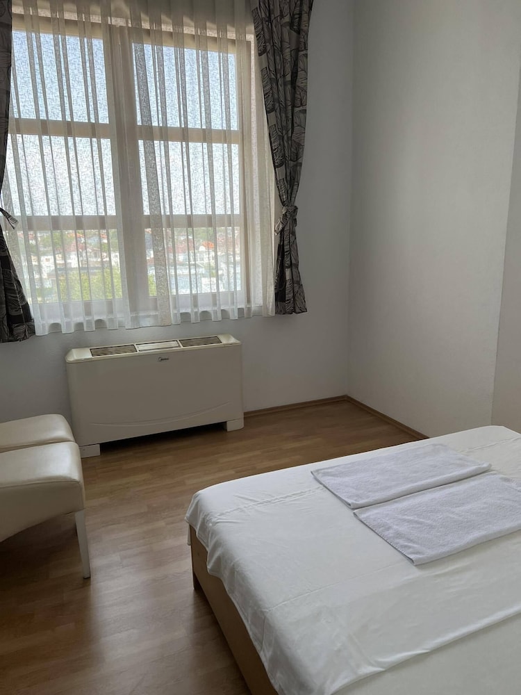 Basic Room photo 2