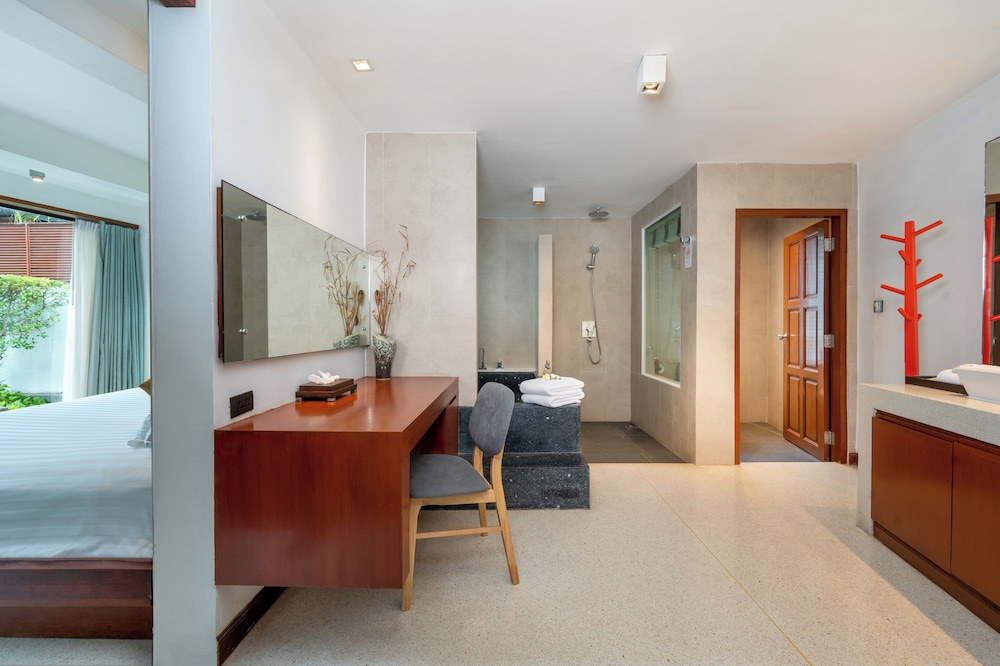 Beachfront Grand Pool Villa - Free Daily Minibar - Photo 17
