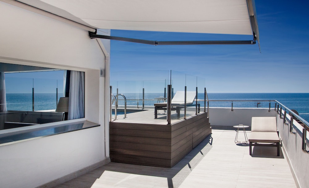Suite Terrace Swimming Pool (Single Use) - Photo 7