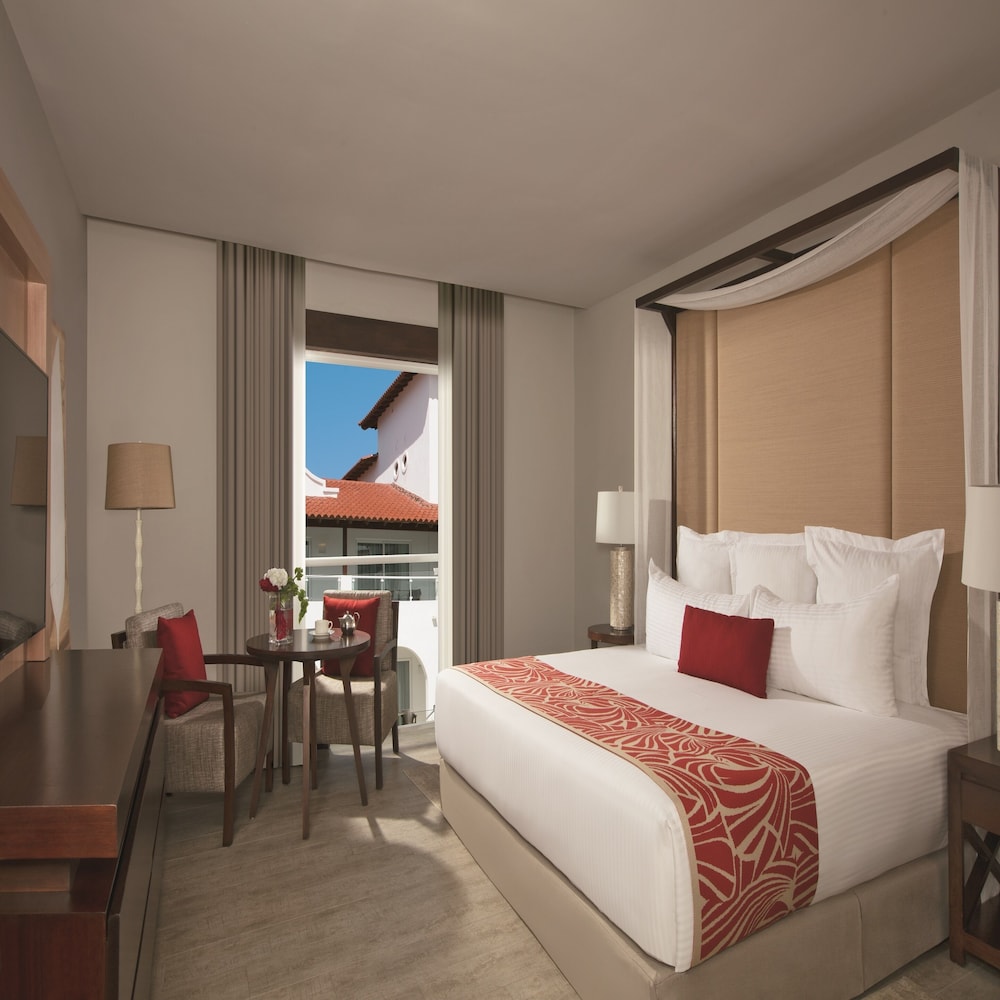Preferred Club Suite Tropical View King Bed