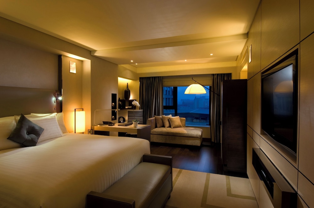 Executive Room, 1 King Bed, Club Lounge Access