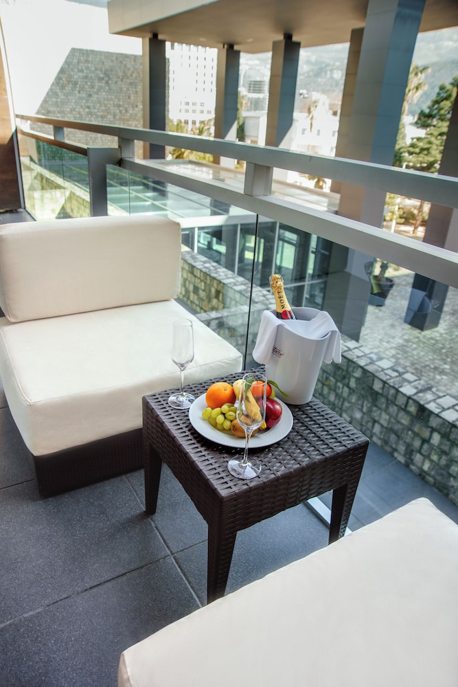 Family Room, 2 Bedrooms, Balcony photo 2