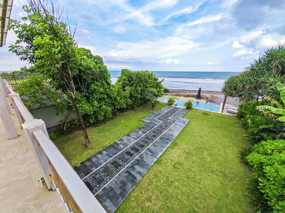 Luxury Villa, Beach View photo 1