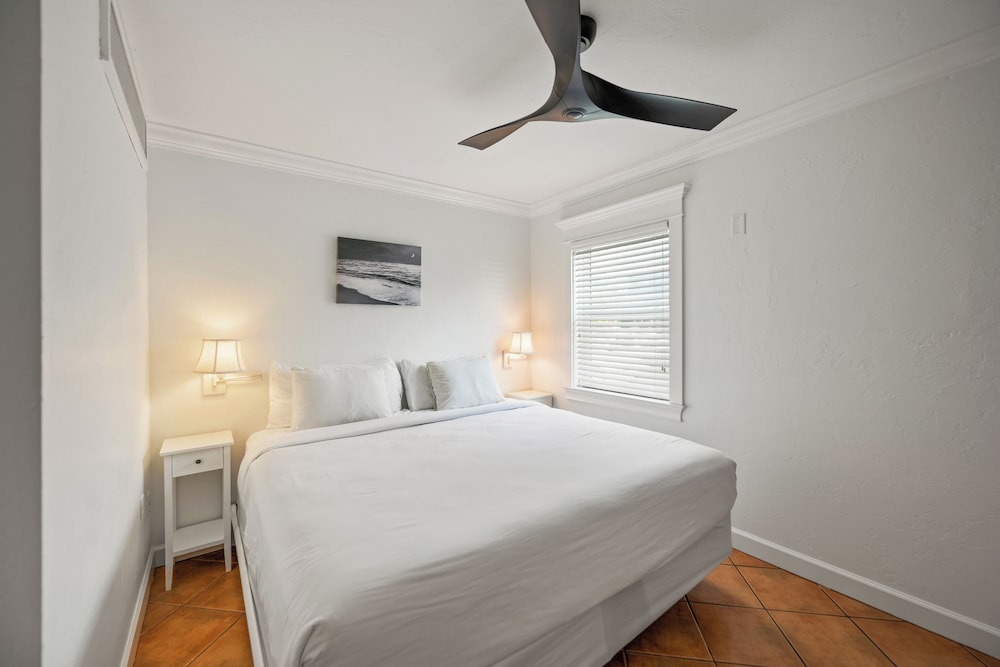 Ground Level, Pool View, 1 Bedroom photo 2