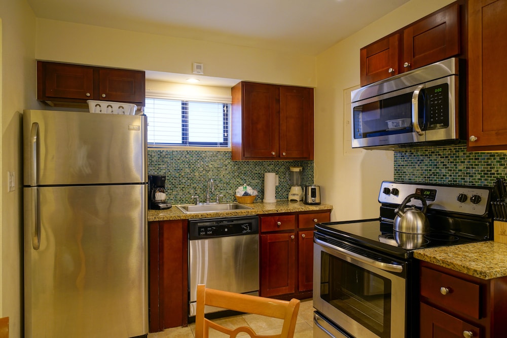 Standard Room, 1 Bedroom, Kitchen, Pool View photo 3