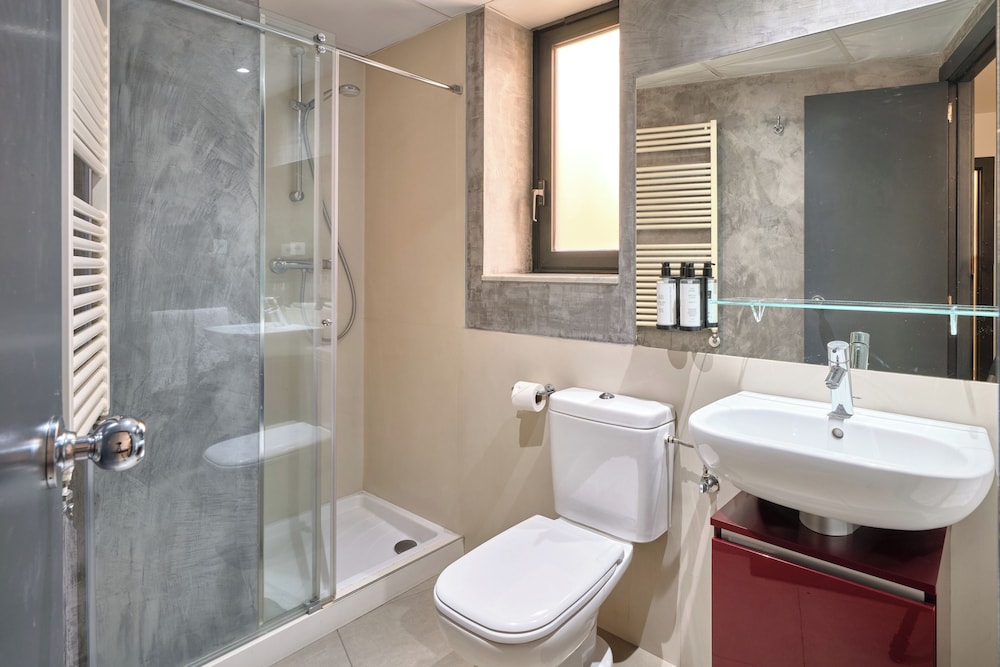 Deluxe Double Room (with Sofabed) photo 3