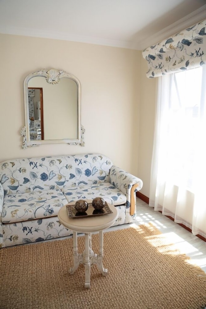 Standard Twin Room - Photo 3