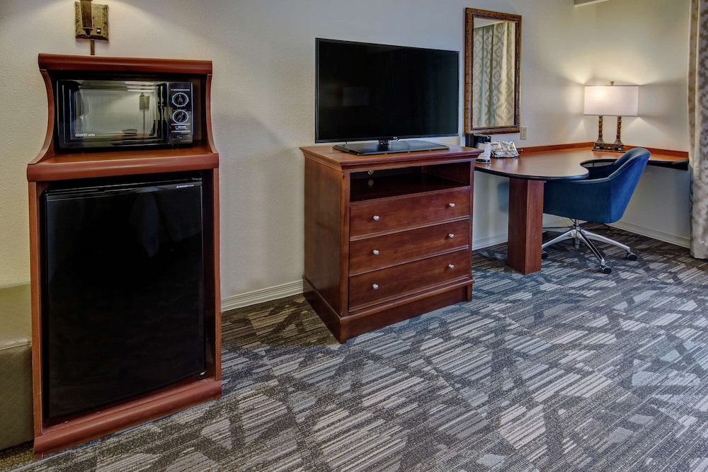 Room, 2 Queen Beds, Accessible, Bathtub (Mobility & Hearing) - Photo 2
