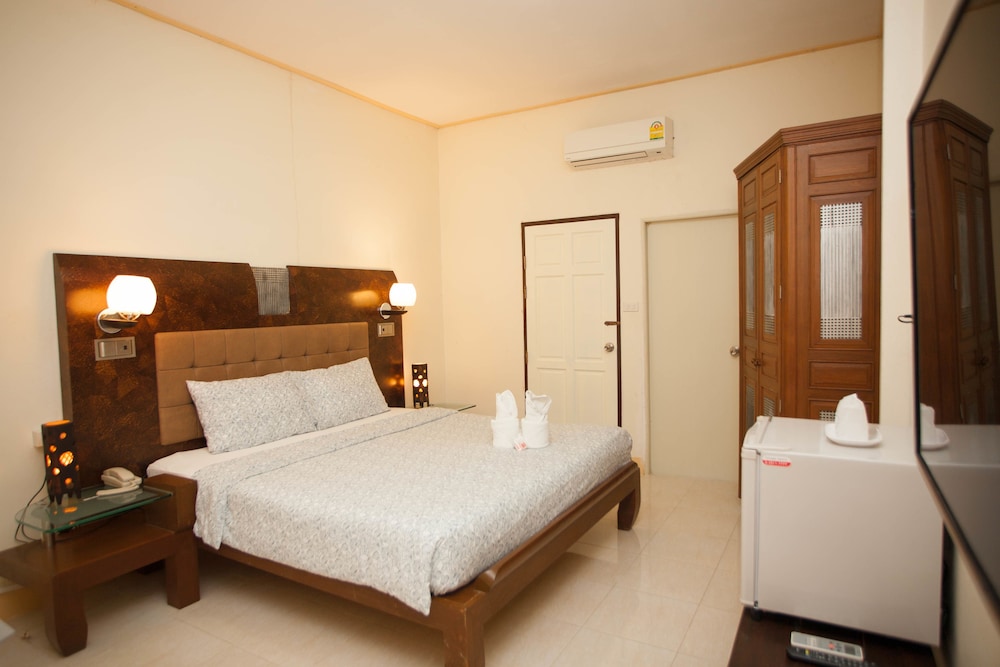 Deluxe Room, 1 King Bed photo 2