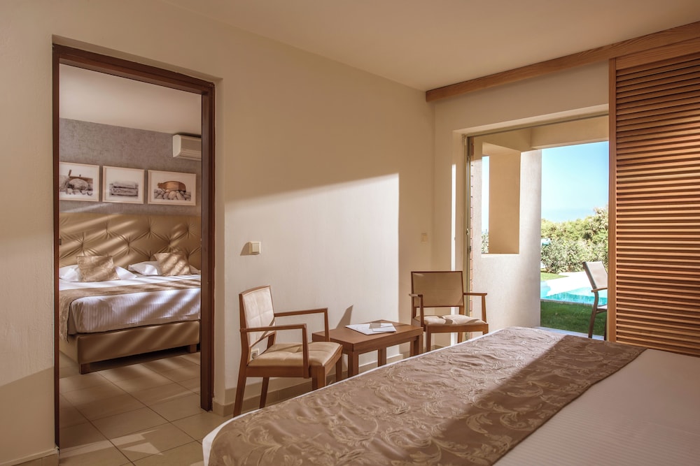 Family Room, 2 Bedrooms, Private Pool
