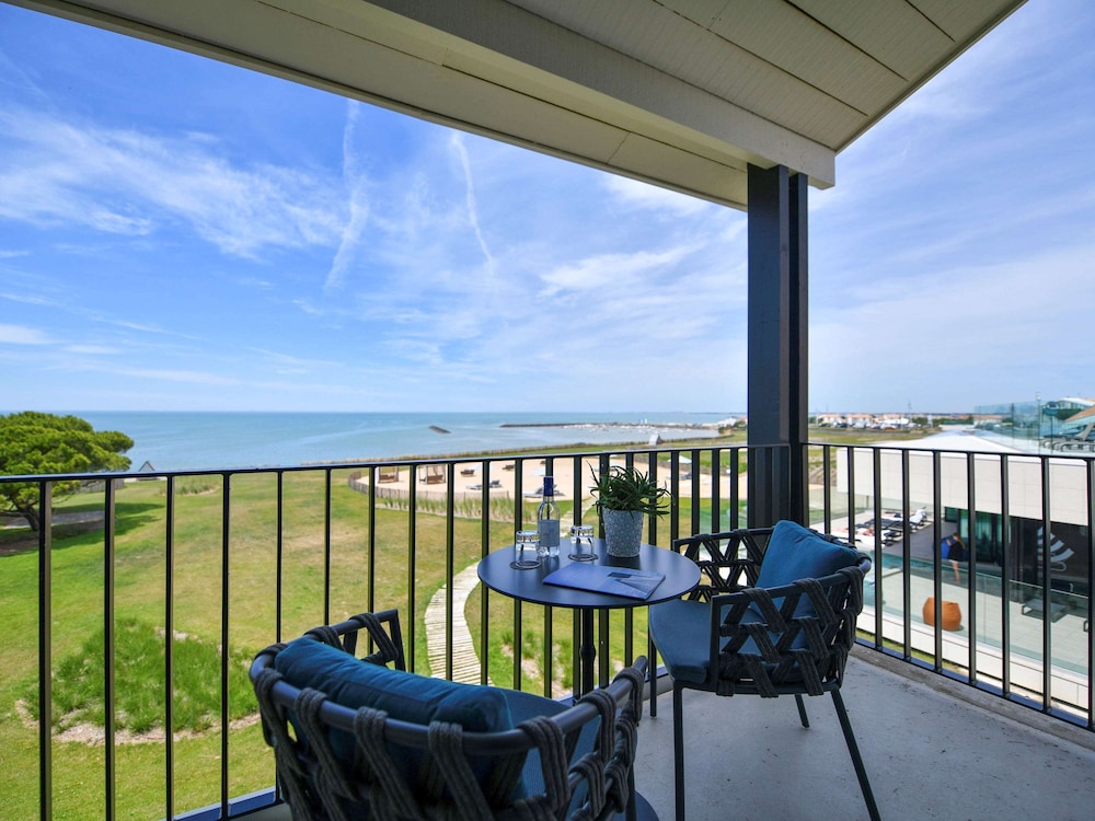 Junior Suite, 1 King Bed, Balcony, Ocean View - Photo 1