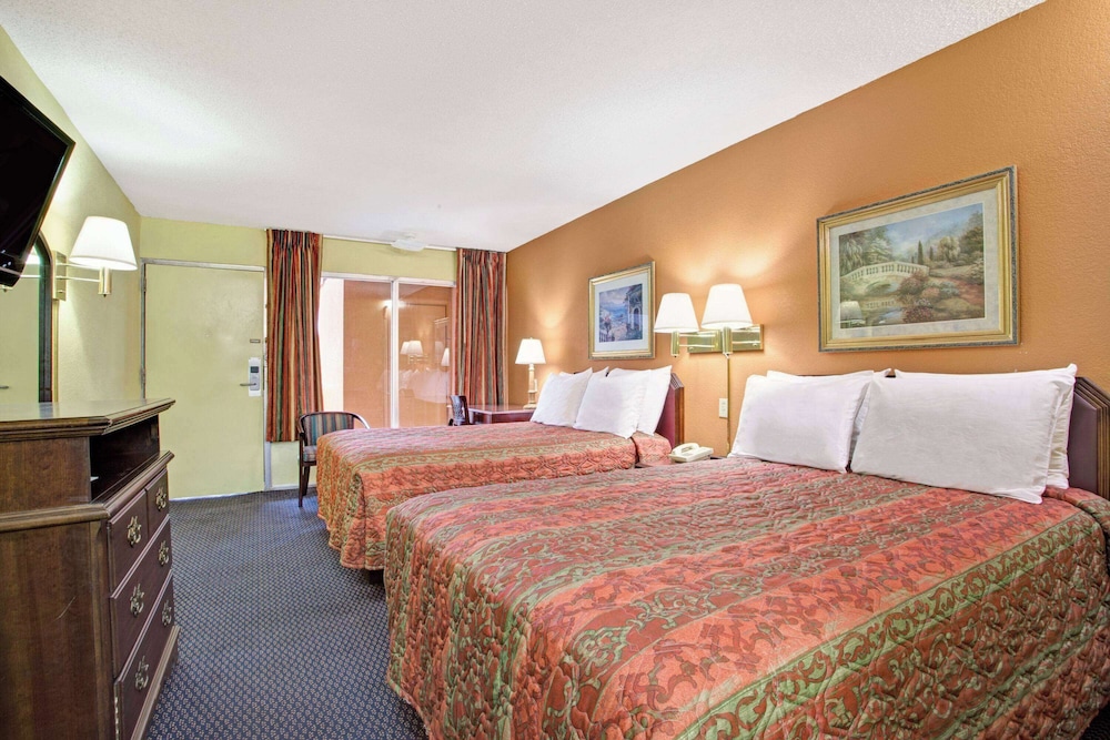 Double Room, 2 Double Beds, Smoking - Photo 2