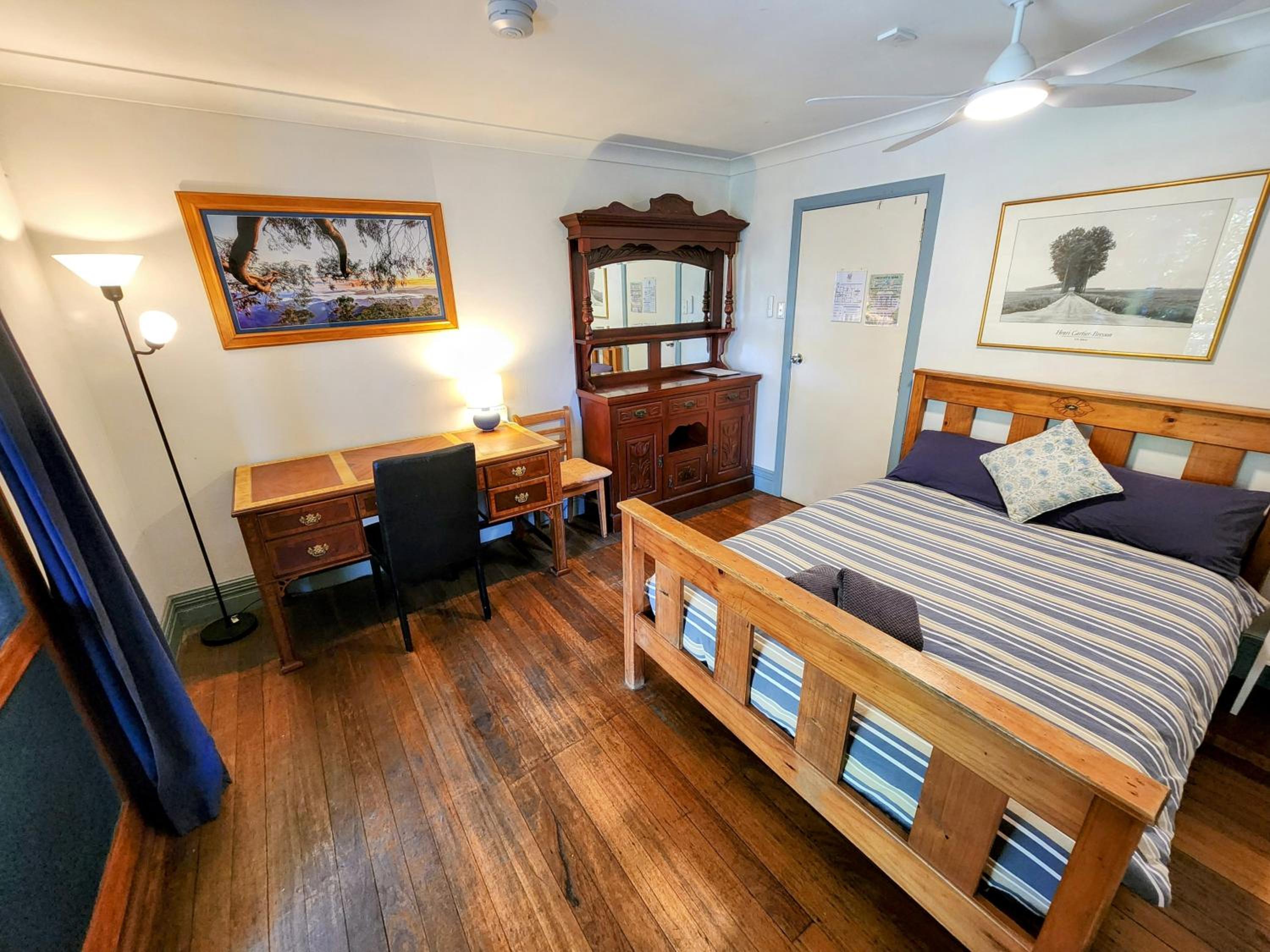 Double Room with Balcony and Shared Bathroom photo 2