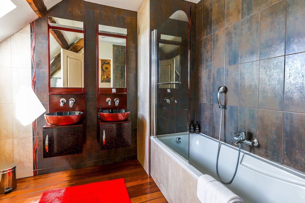 Superior Room, 1 Queen Bed photo 2