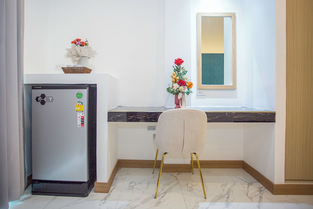One Bedroom Suite - Photo 8