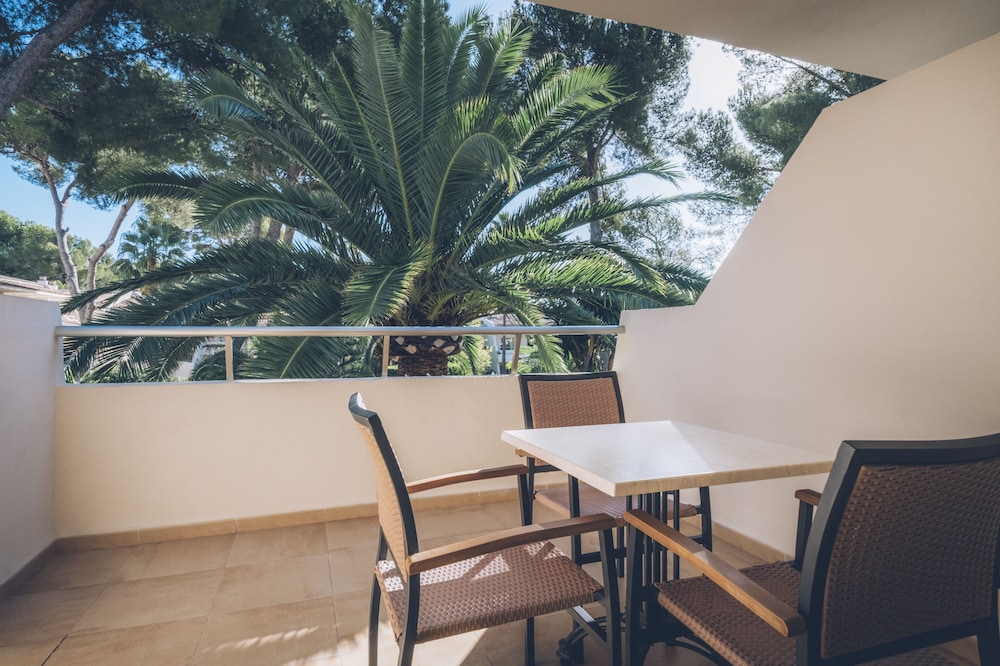 Family Room, Pool View