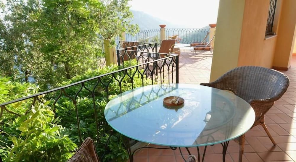 Apartment, 2 Bedrooms, Terrace, Sea View (Capri Suite) photo 2