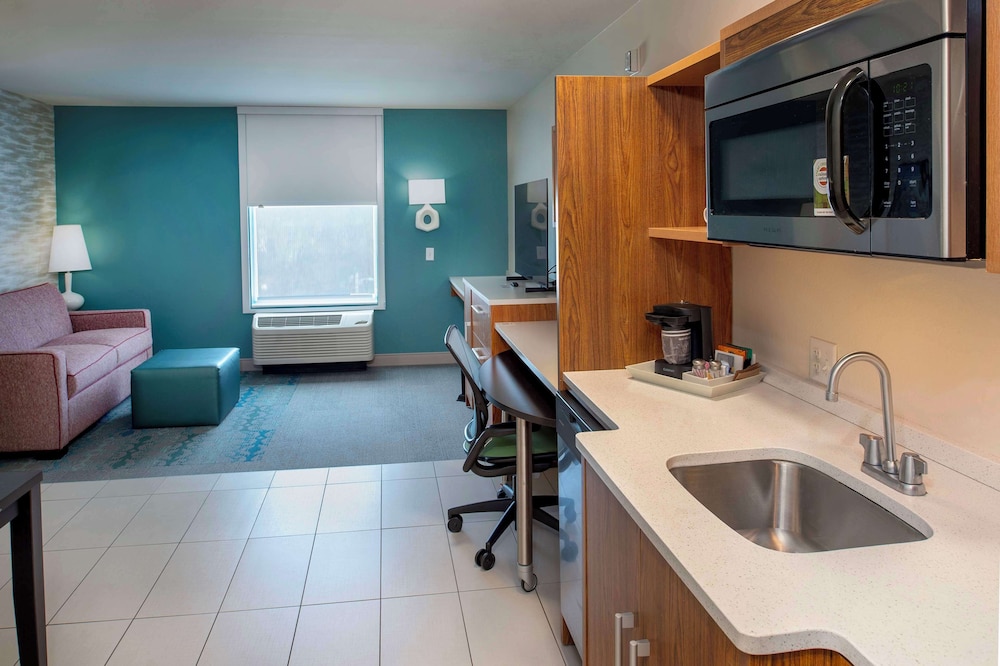 Suite, 1 King Bed, Non Smoking photo 3