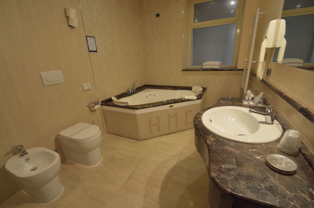 Luxury Double Room thumbnail 6