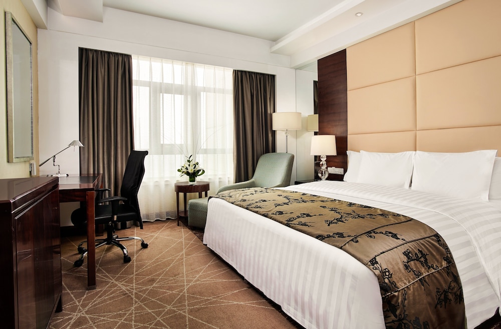 1 King Bed Premium - Photo 6