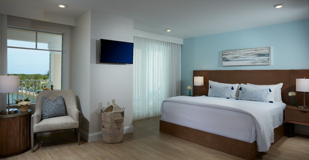 Queen Accessible Premier Waterfront Suite