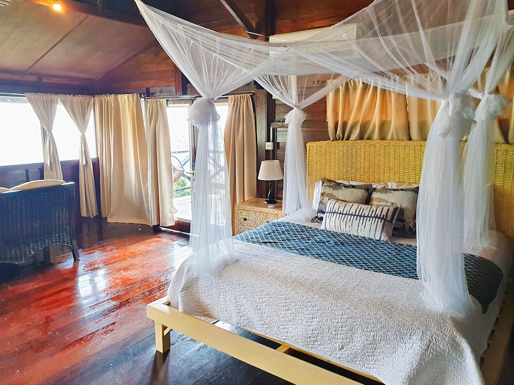 Standard Studio Suite, Multiple Beds, Balcony, Sea View
