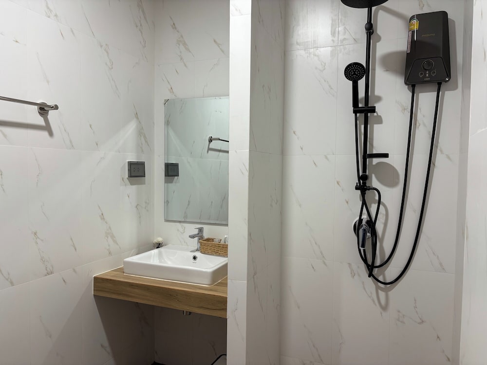 Deluxe Double Room - Photo 8