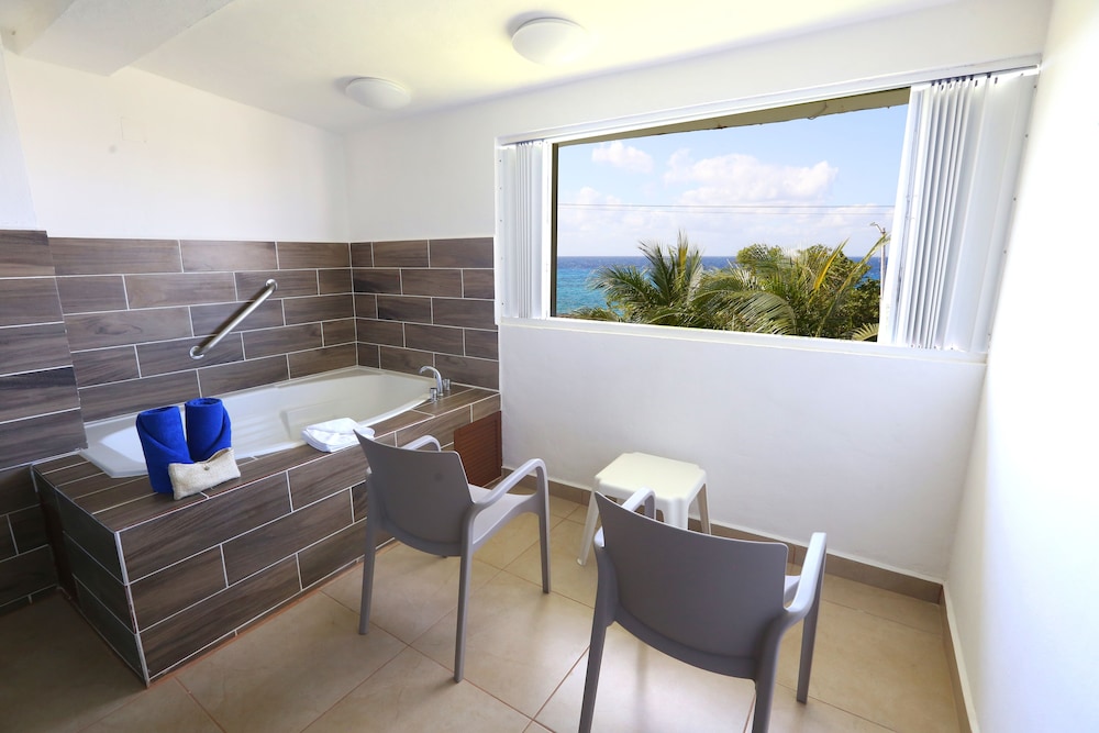 Junior Suite, 1 King Bed, Non Smoking - Photo 3