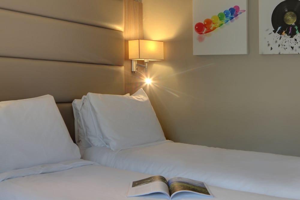 Standard Room, 2 Twin Beds, Accessible, Non Smoking photo 2