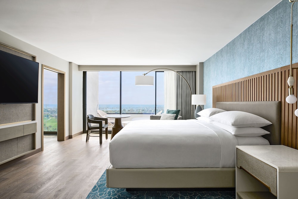 Suite, 1 Bedroom - Photo 2