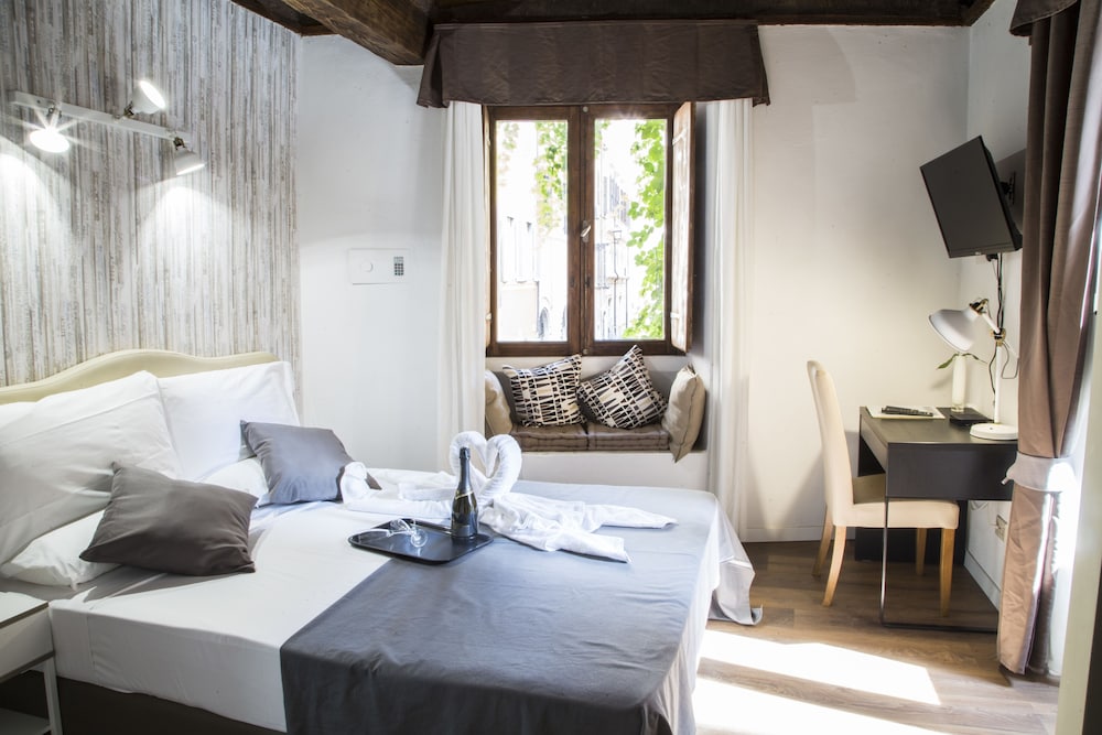 Superior Double Room, 1 Bedroom, Kitchenette, City View photo 1