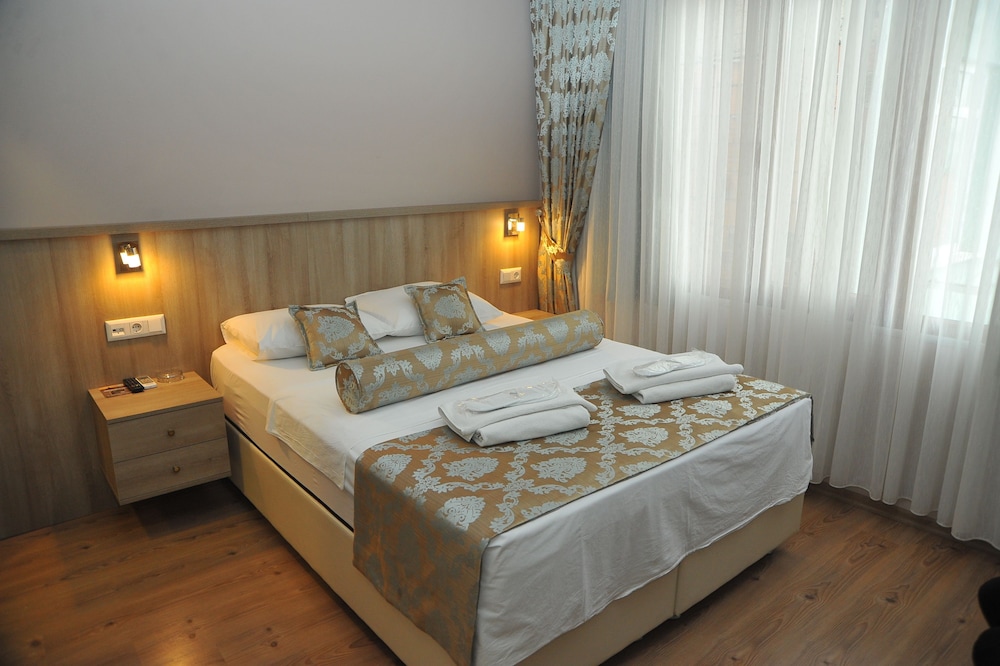 Standard Double Room, Partial Sea View photo 2