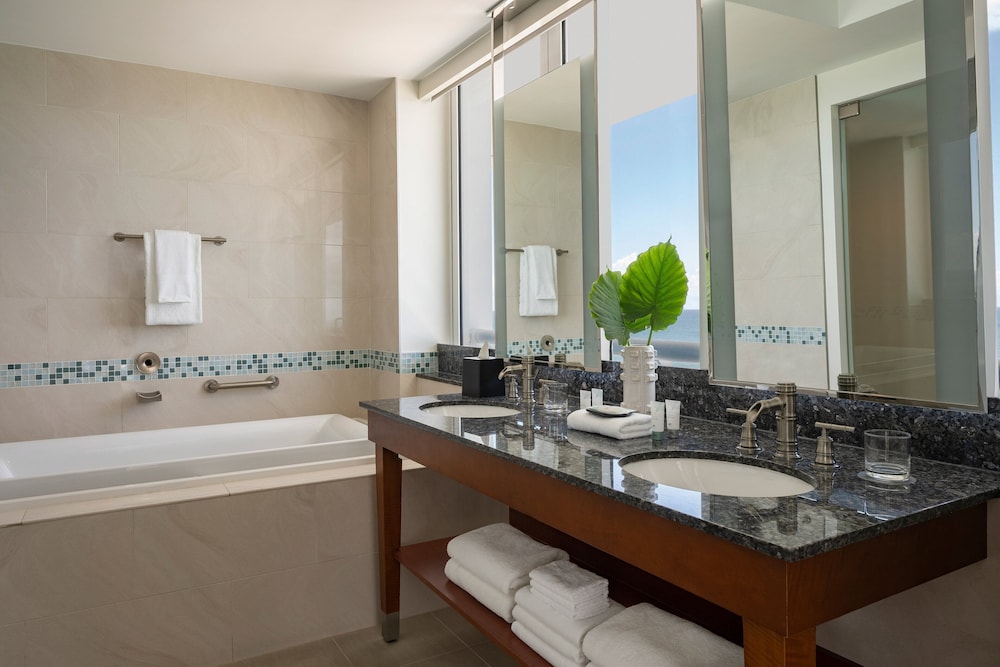 Royal Suite, 1 Bedroom, Ocean View photo 3