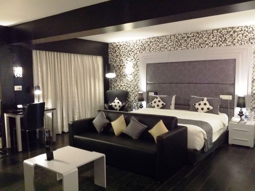Luxury Suite, 1 King Bed photo 2