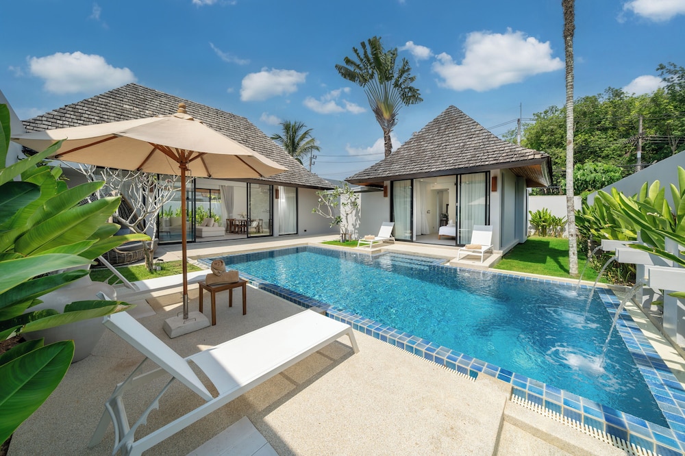 Luxury Villa photo 1