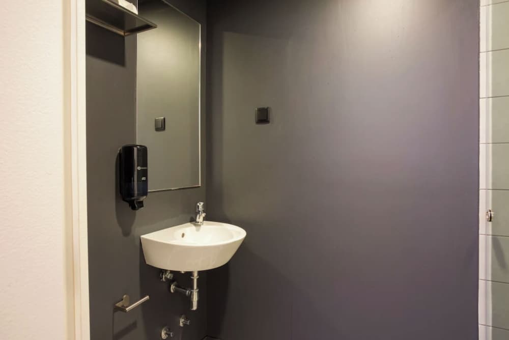 Standard Double Room - Photo 7