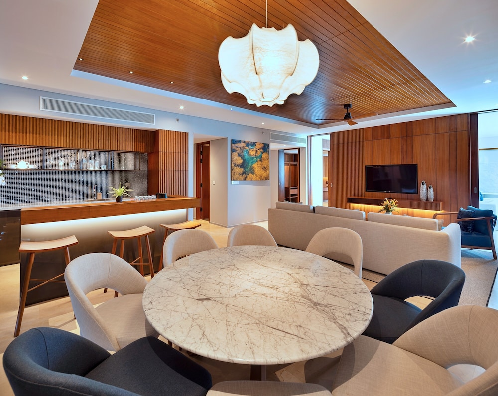 Executive Suite - Photo 3