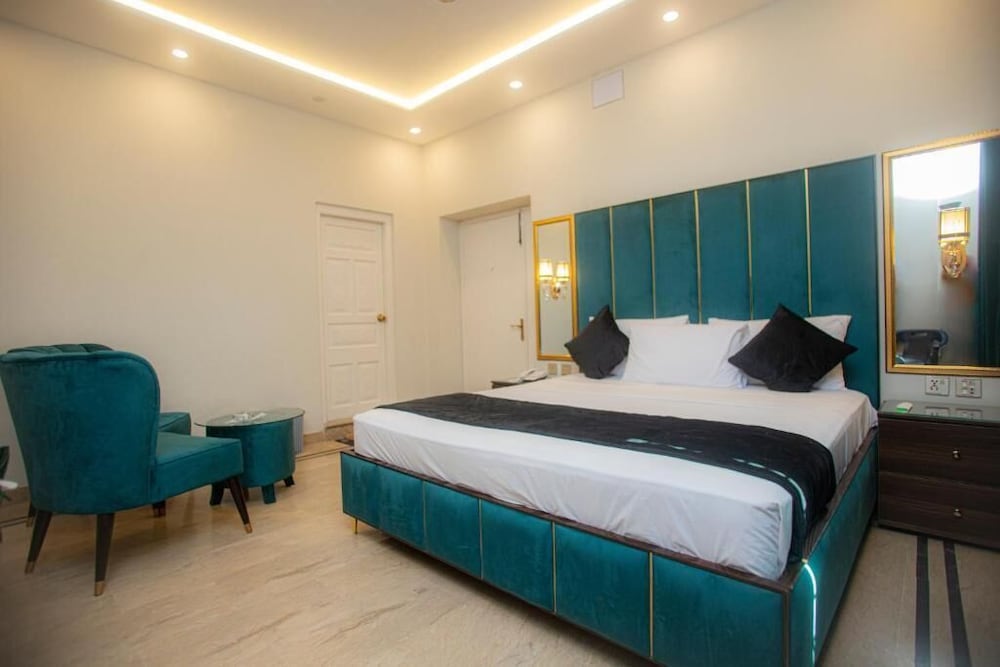 Deluxe Double Room, City View
