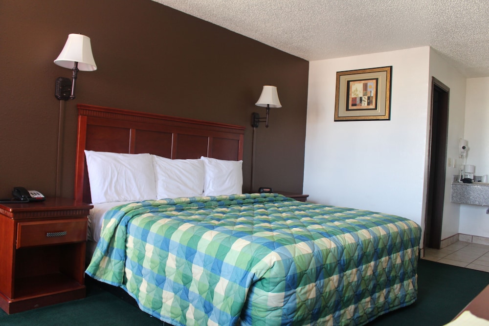 Deluxe Room, 1 King Bed photo 2