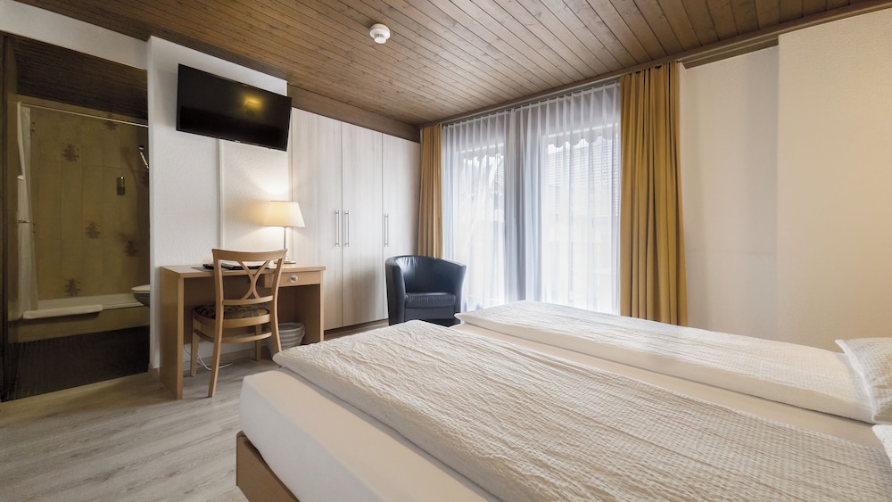 Standard Twin Room, Balcony photo 3