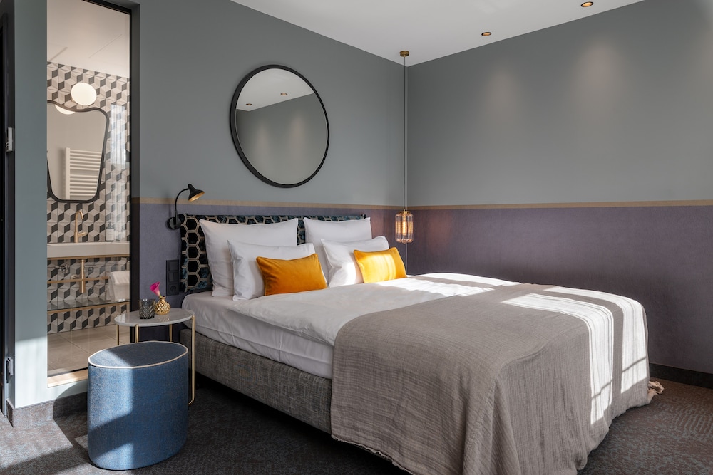 Comfort Double or Twin Room incl.free public transport ticket price level D & suspension railway photo 3