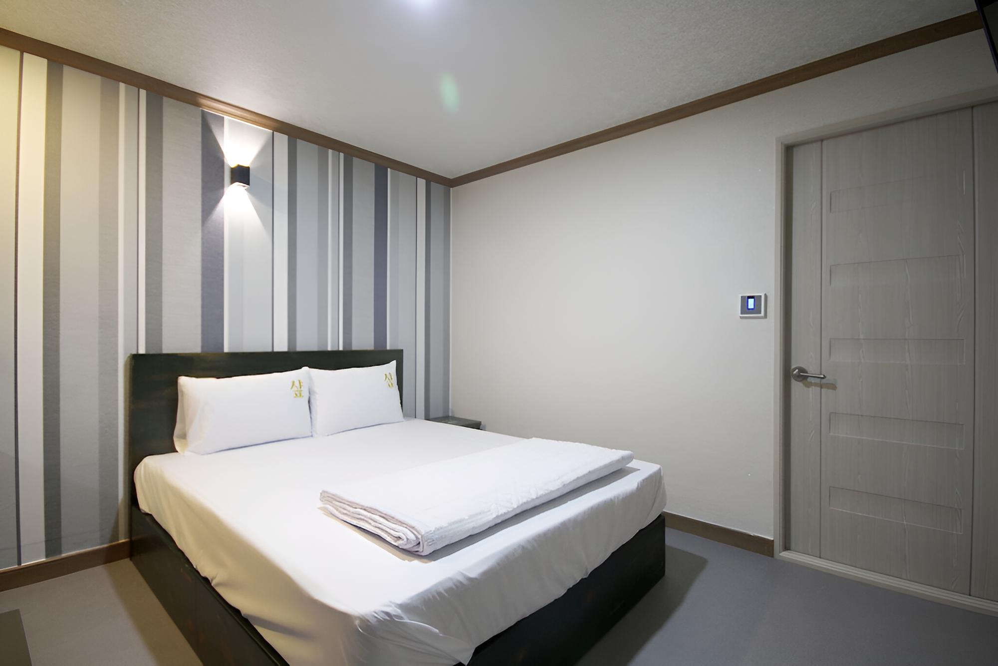Room (Standard Room) - Photo 3