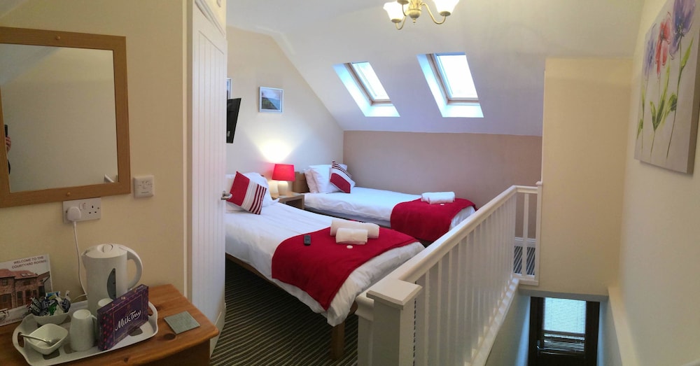 Basic Twin Room, Courtyard View photo 1