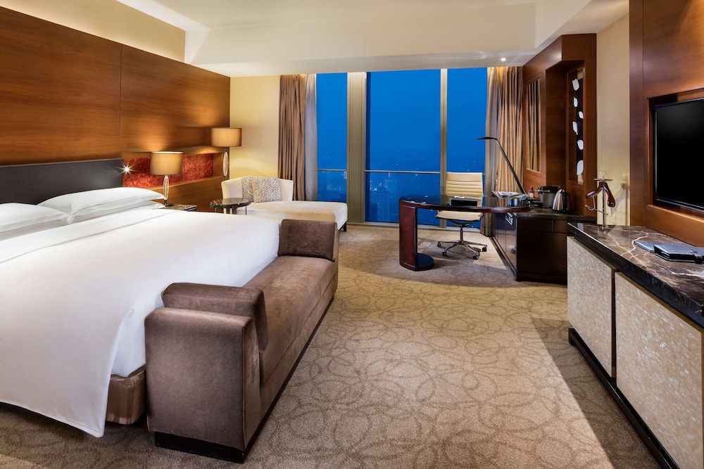 Deluxe Room, 1 King Bed photo 3