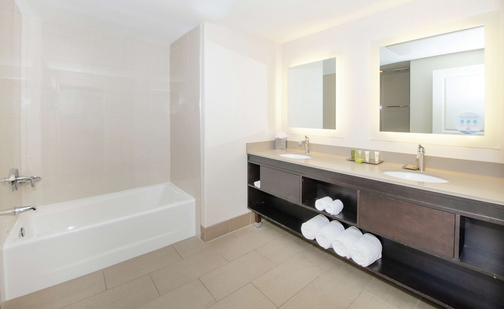 Suite, 1 Bedroom, Accessible (Hearing) - Photo 5