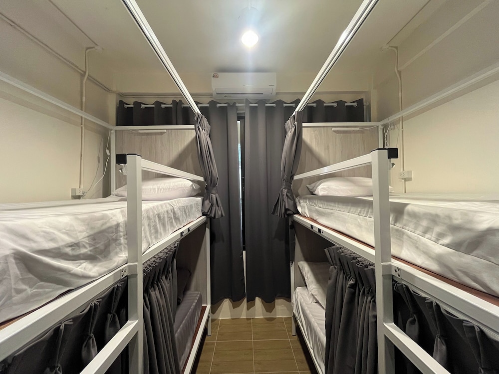 6-Bed Female Dormitory Room photo 2